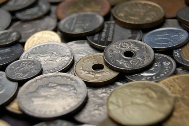 Откуда берутся отверстия в монетах