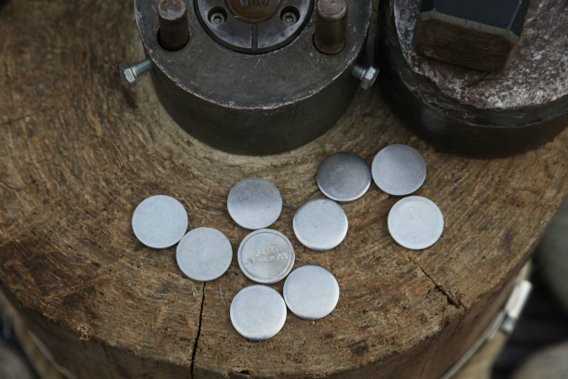 Как делают монеты
